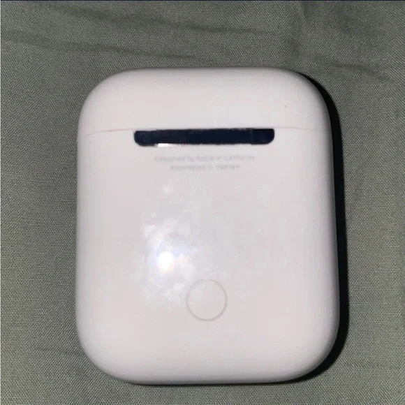Selling apple AirPods 2nd gen